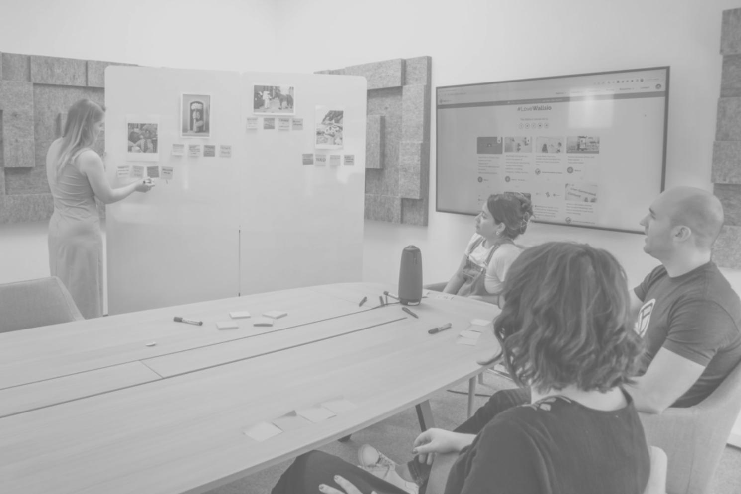 Interaktive Workshopsitzung mit Teilnehmern bei der Fallstudienanalyse